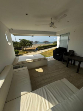 Hermosa villa frente al mar